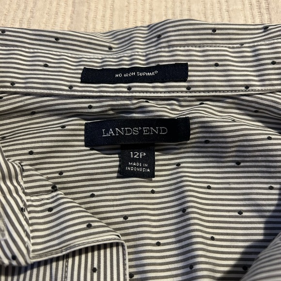 Land’s End half button collar top. Blue with dark blue embroidered dots 12P - Picture 2 of 7